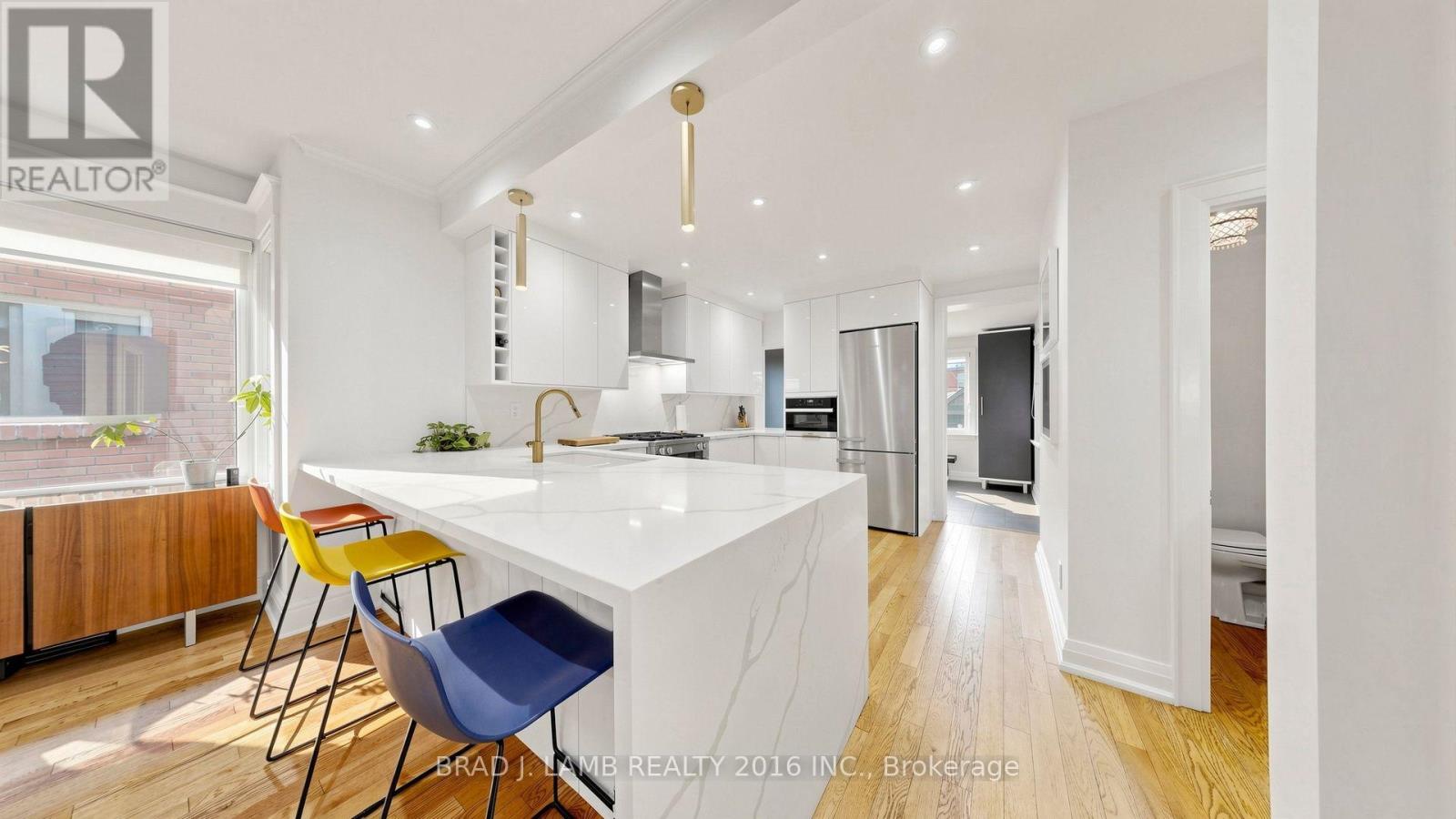 154 Fairview Avenue, Toronto, Ontario  M6P 3A5 - Photo 6 - W13692126