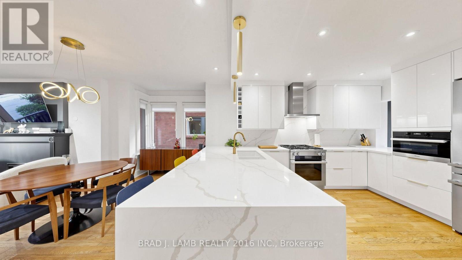 154 Fairview Avenue, Toronto, Ontario  M6P 3A5 - Photo 7 - W13692126