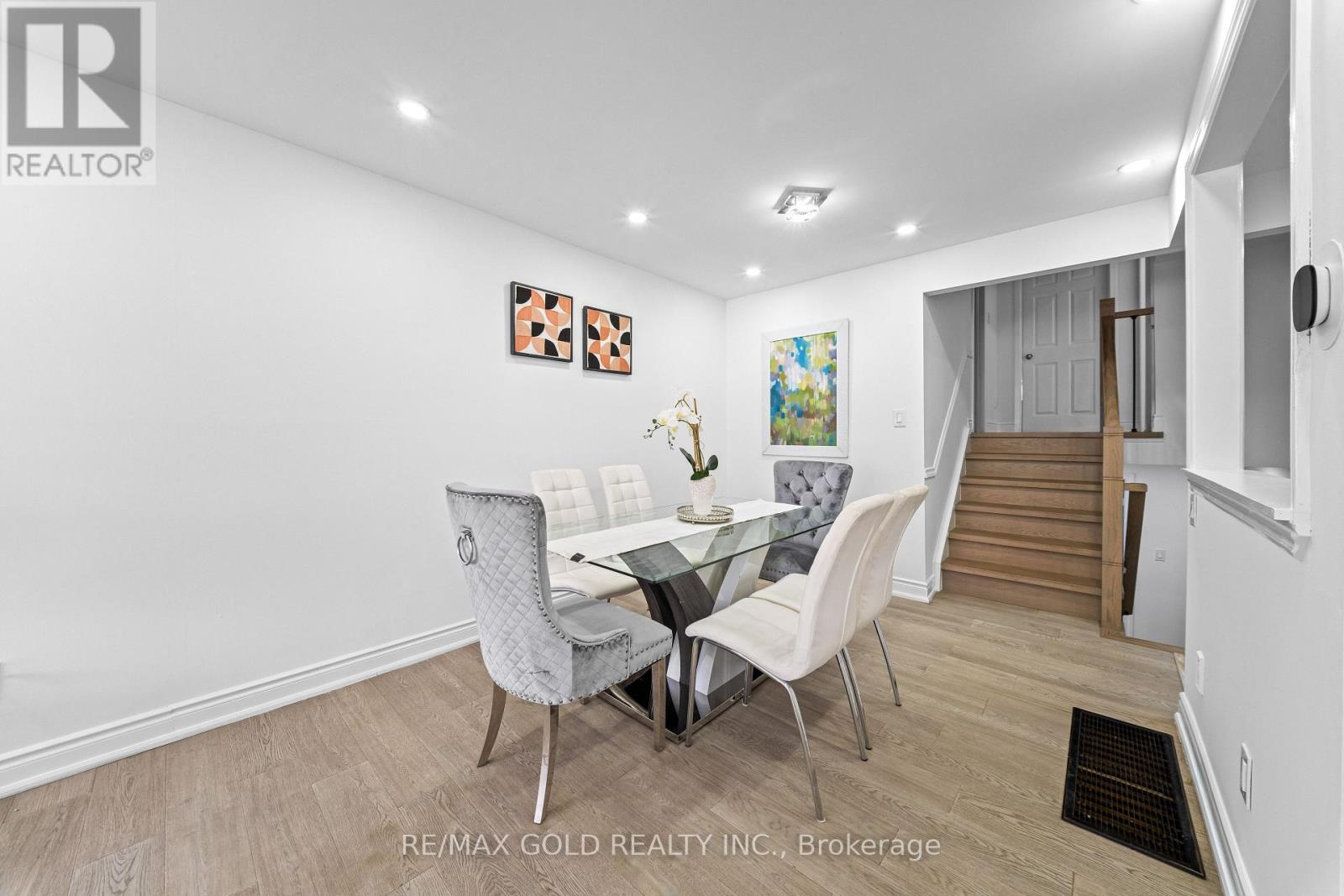 88 Goldcrest Road, Brampton, Ontario  L6S 1G8 - Photo 5 - W13692150