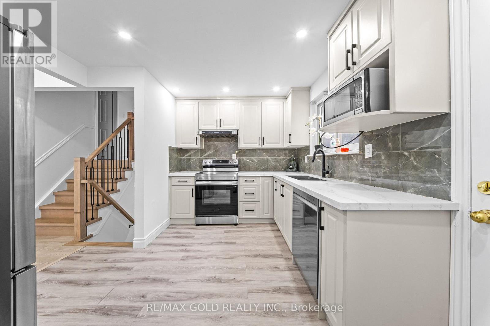 88 Goldcrest Road, Brampton, Ontario  L6S 1G8 - Photo 7 - W13692150