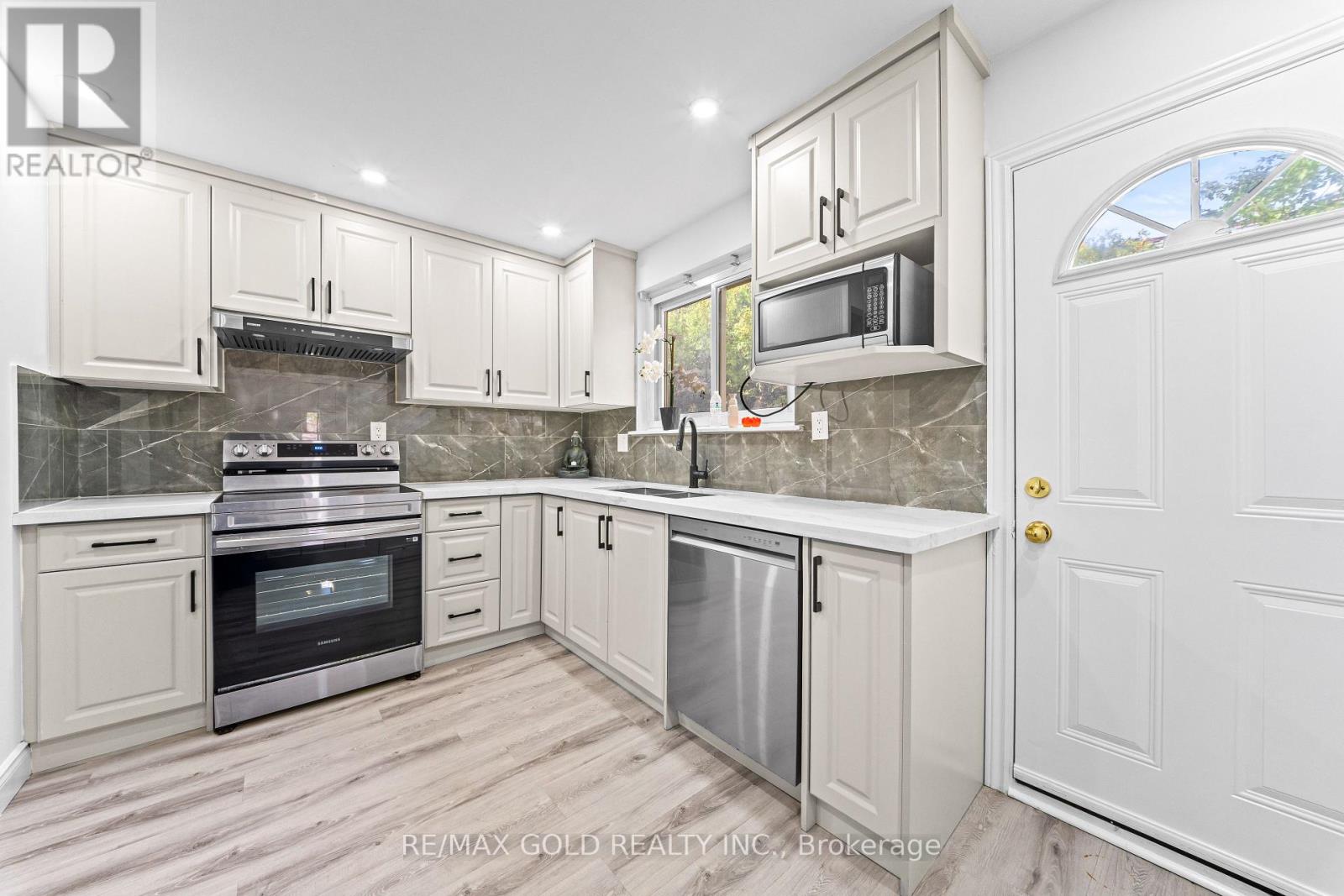 88 Goldcrest Road, Brampton, Ontario  L6S 1G8 - Photo 8 - W13692150