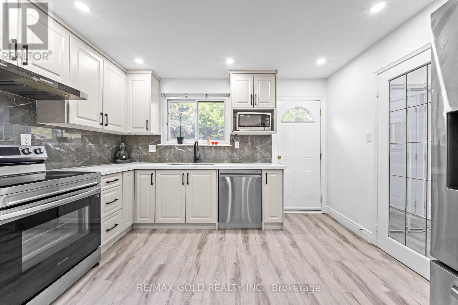 88 Goldcrest Road, Brampton, Ontario  L6S 1G8 - Photo 9 - W13692150