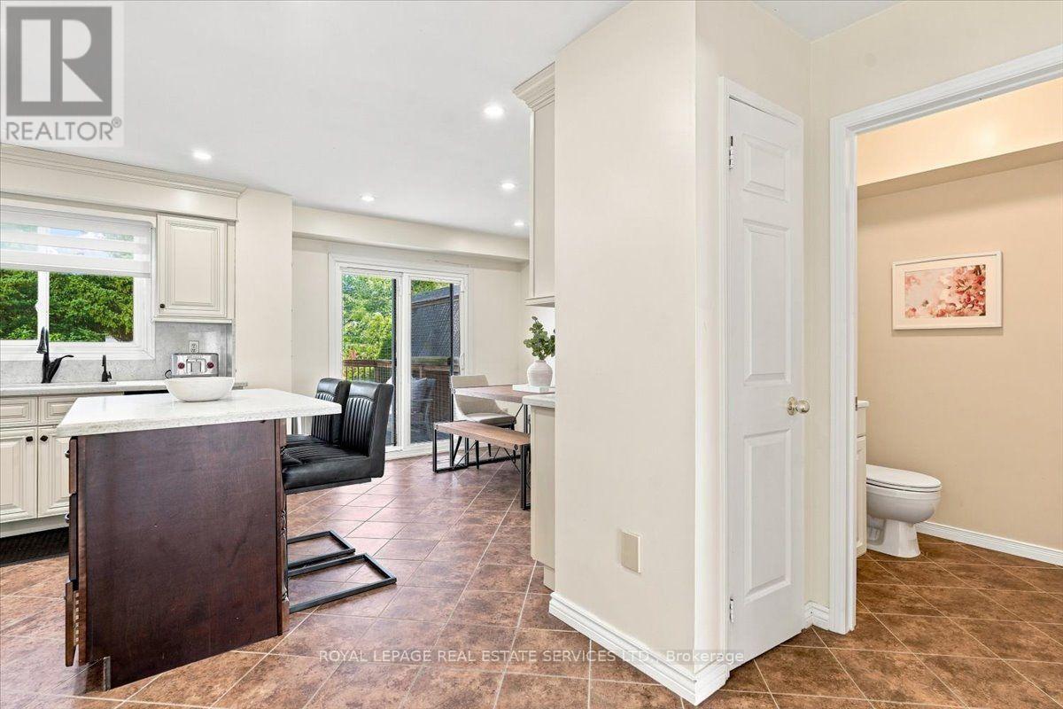 1199 Leewood Drive, Oakville, Ontario  L6M 3B3 - Photo 14 - W13692176