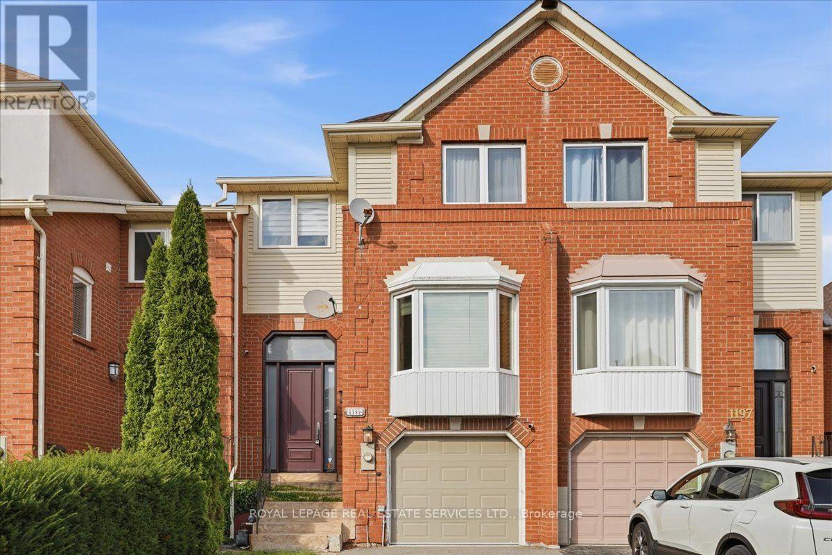1199 Leewood Drive, Oakville, Ontario  L6M 3B3 - Photo 2 - W13692176