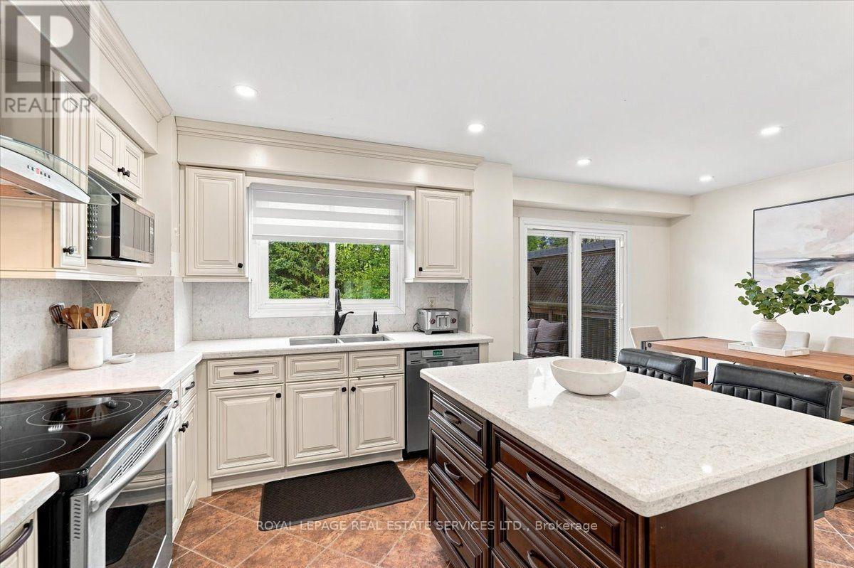 1199 Leewood Drive, Oakville, Ontario  L6M 3B3 - Photo 8 - W13692176