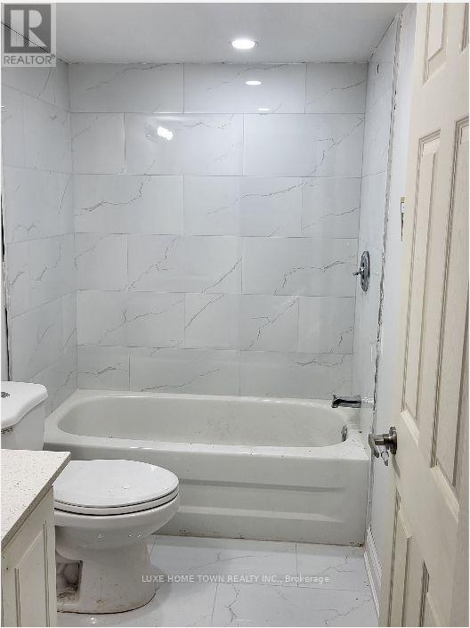 23 Castlehill Road, Brampton, Ontario  L6X 4E3 - Photo 3 - W13692180