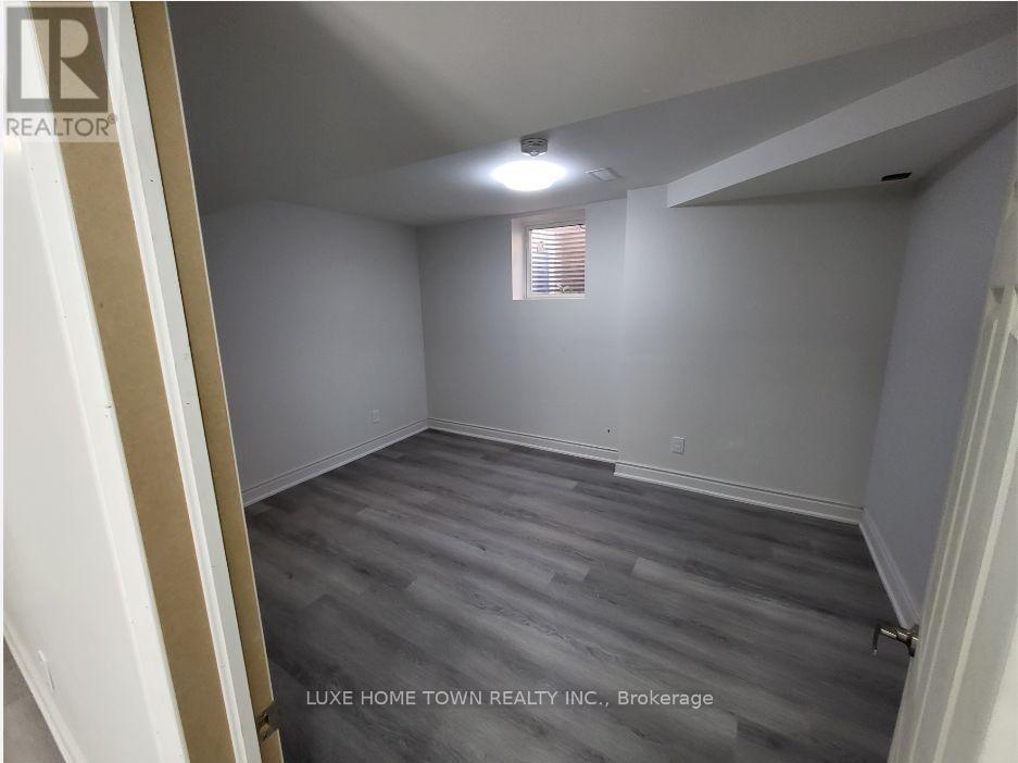 23 Castlehill Road, Brampton, Ontario  L6X 4E3 - Photo 6 - W13692180