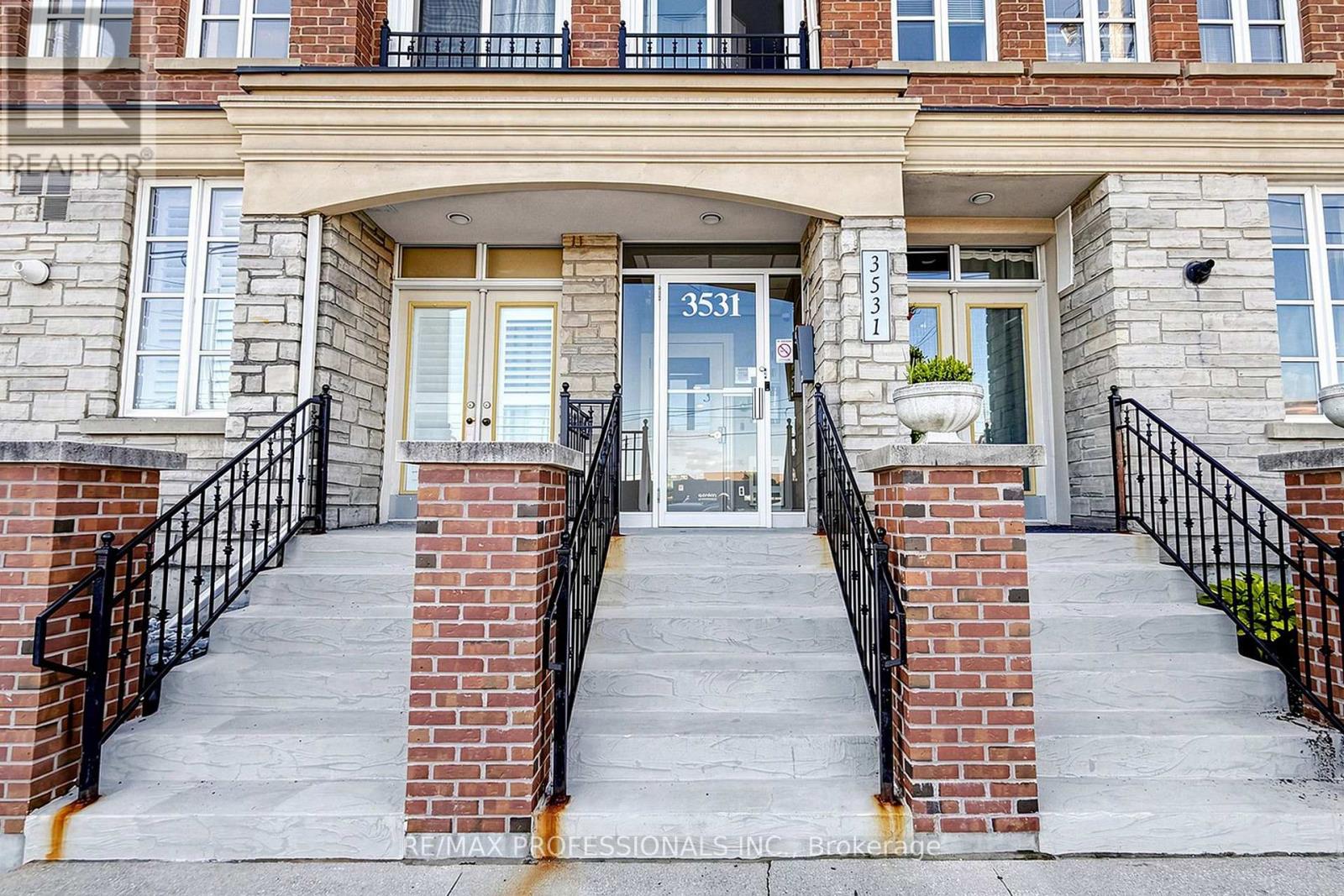 206 - 3531 Lake Shore Boulevard W, Toronto, Ontario  M8W 1P4 - Photo 2 - W13692220