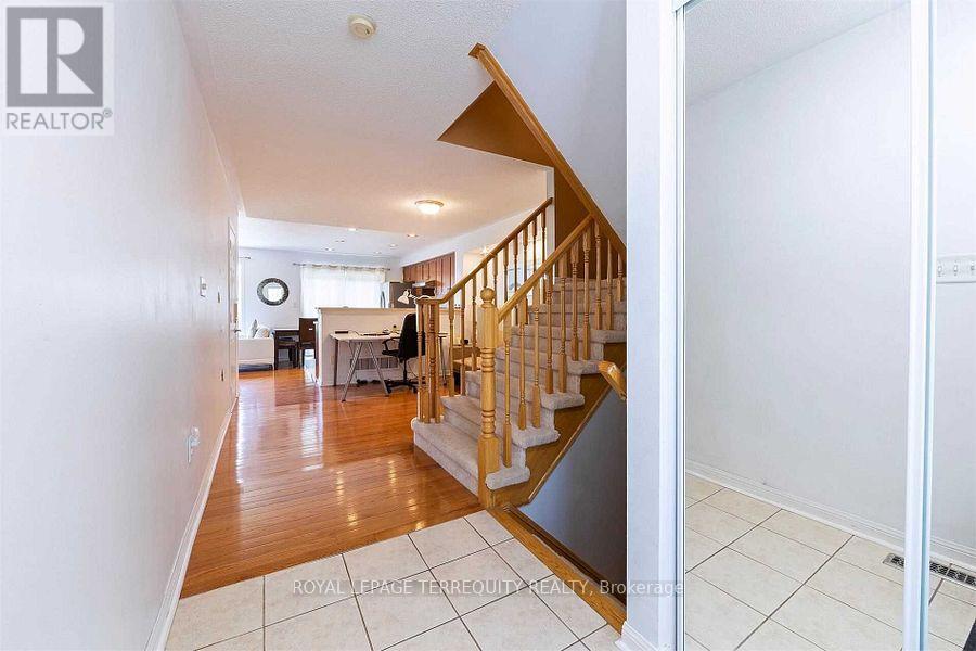 2458 Baintree Crescent, Oakville, Ontario  L6M 4W9 - Photo 6 - W13692236