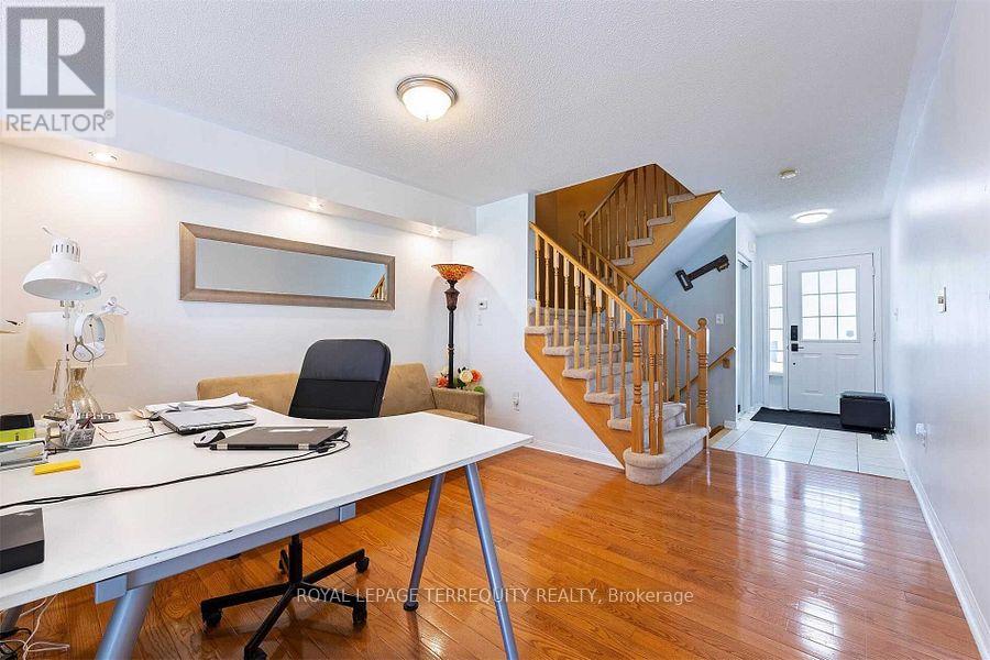 2458 Baintree Crescent, Oakville, Ontario  L6M 4W9 - Photo 8 - W13692236