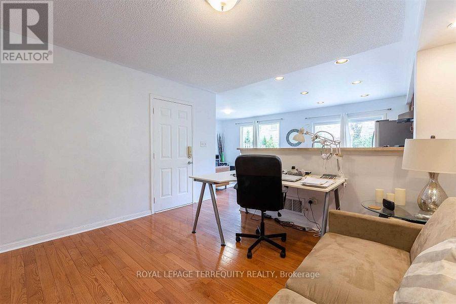 2458 Baintree Crescent, Oakville, Ontario  L6M 4W9 - Photo 9 - W13692236