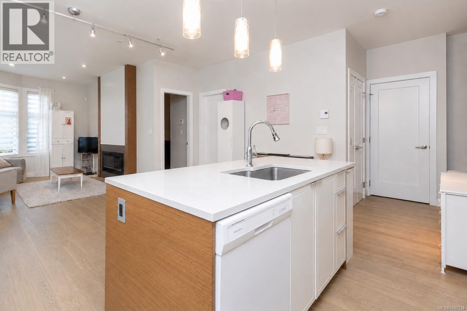 105 1765 Oak Bay Ave, Victoria, British Columbia  V8S 3Z5 - Photo 14 - 1047234