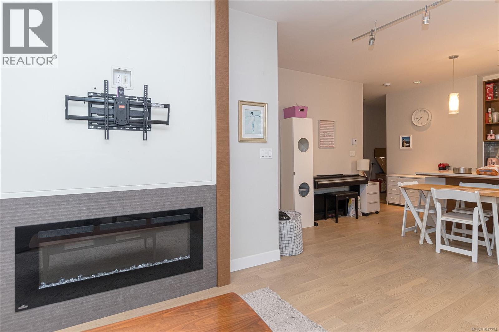 105 1765 Oak Bay Ave, Victoria, British Columbia  V8S 3Z5 - Photo 17 - 1047234