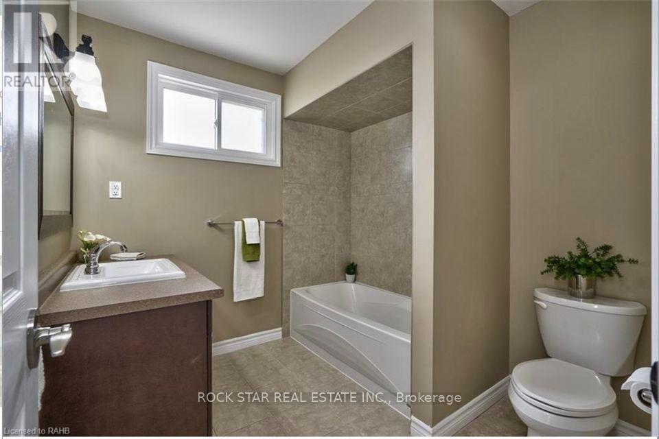 Upper - 790 Stone Church Road E, Hamilton, Ontario  L8W 1A8 - Photo 8 - X13692120