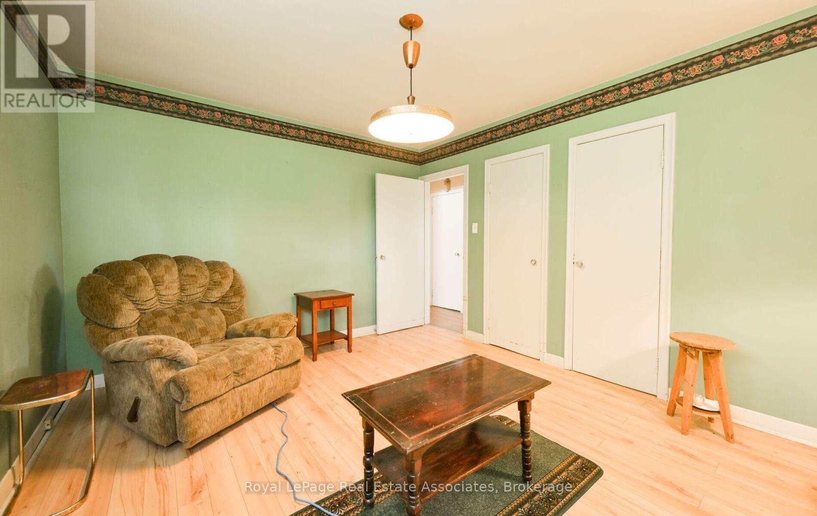 27 Rothsay Avenue, Kitchener, Ontario  N2B 3A2 - Photo 15 - X13692246