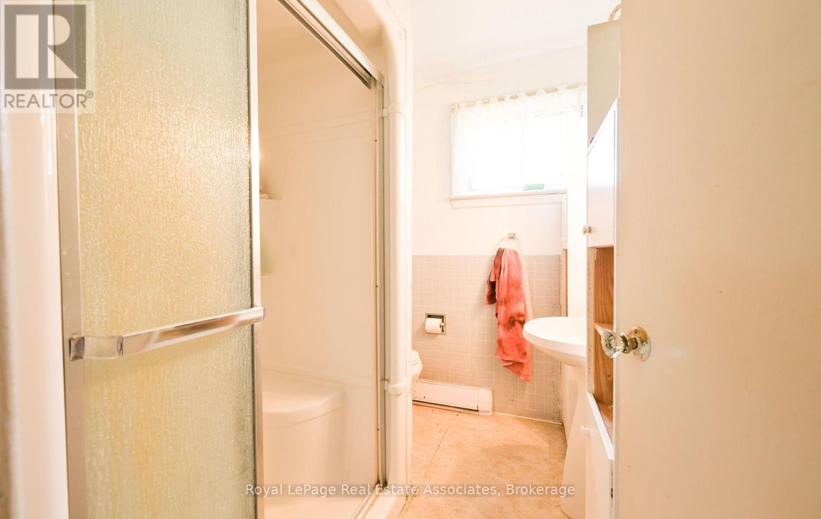 27 Rothsay Avenue, Kitchener, Ontario  N2B 3A2 - Photo 18 - X13692246