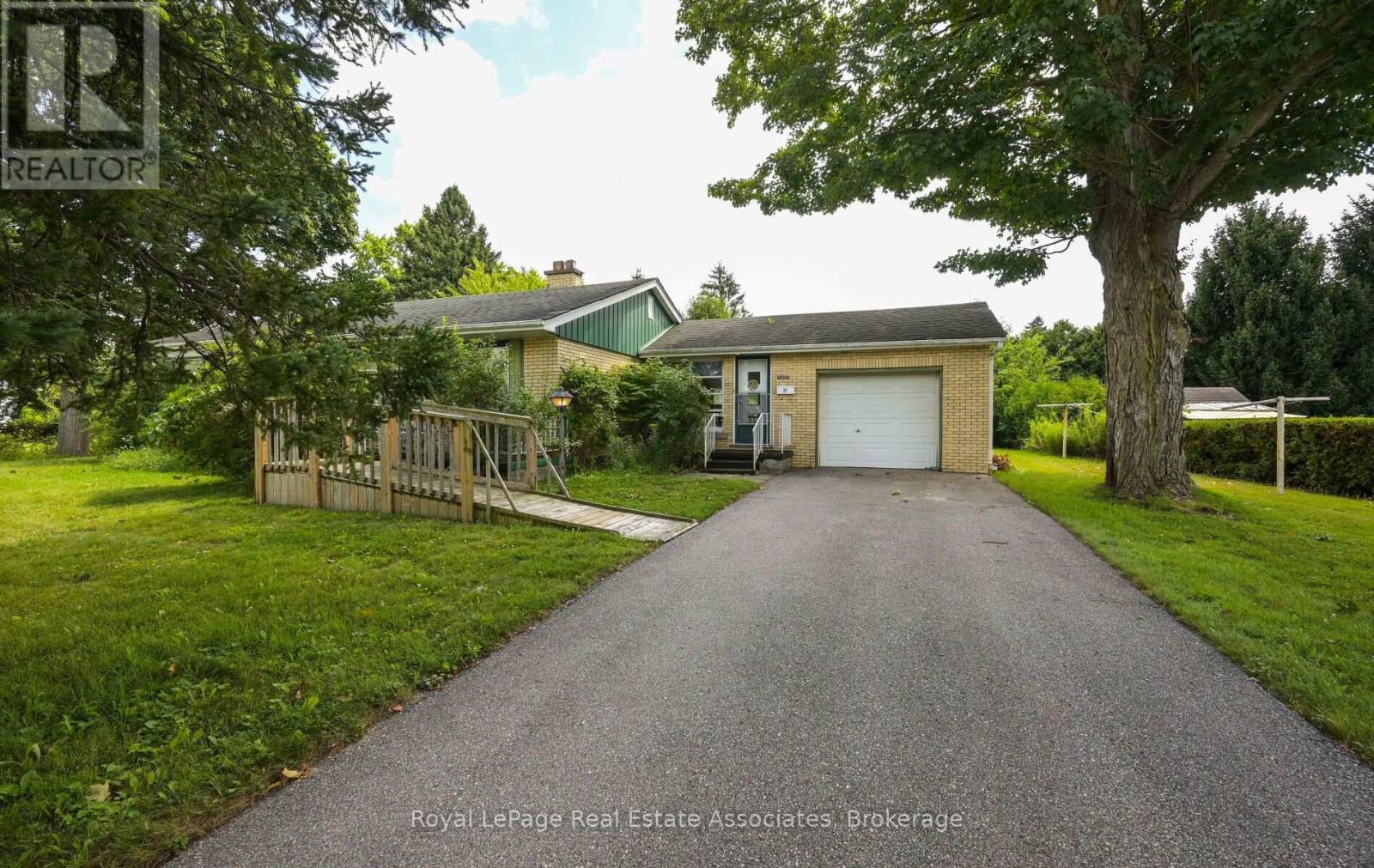 27 Rothsay Avenue, Kitchener, Ontario  N2B 3A2 - Photo 4 - X13692246