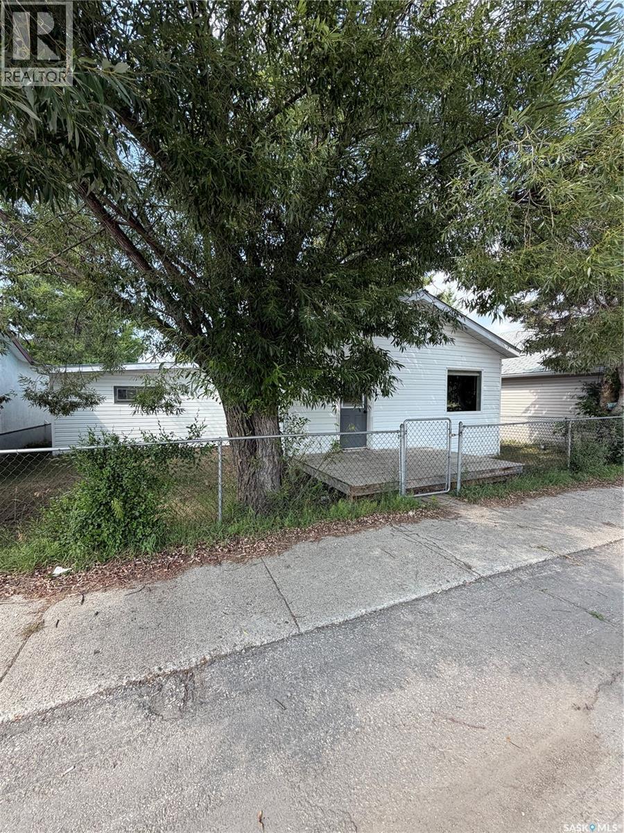 537 Churchill Street, Hudson Bay, Saskatchewan  S0E 0Y0 - Photo 2 - SK045954