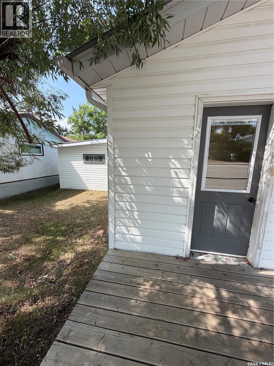 537 Churchill Street, Hudson Bay, Saskatchewan  S0E 0Y0 - Photo 3 - SK045954