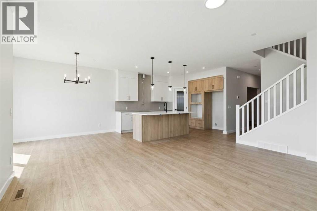 546 Hotchkiss Manor, Calgary, Alberta  T3S 0J9 - Photo 11 - A2308251