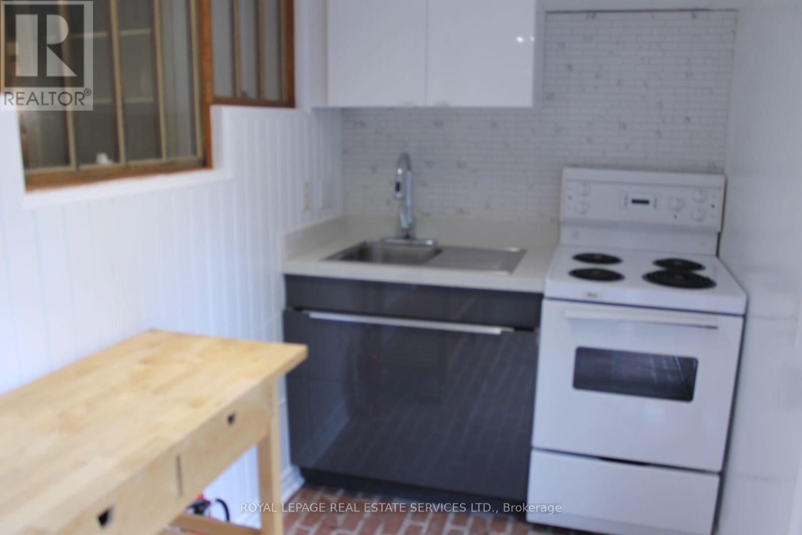 Lower L - 82 Galley Avenue, Toronto, Ontario  M6R 1H1 - Photo 4 - W13691398