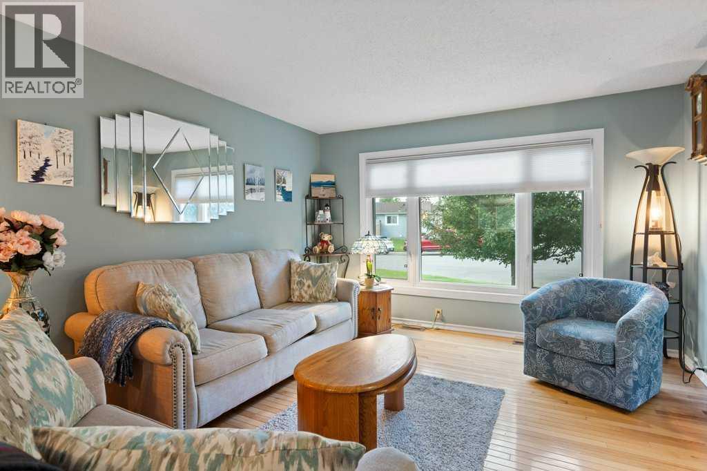 88 Faldale Close NE, Calgary, Alberta  T3J 1V9 - Photo 4 - A2327135