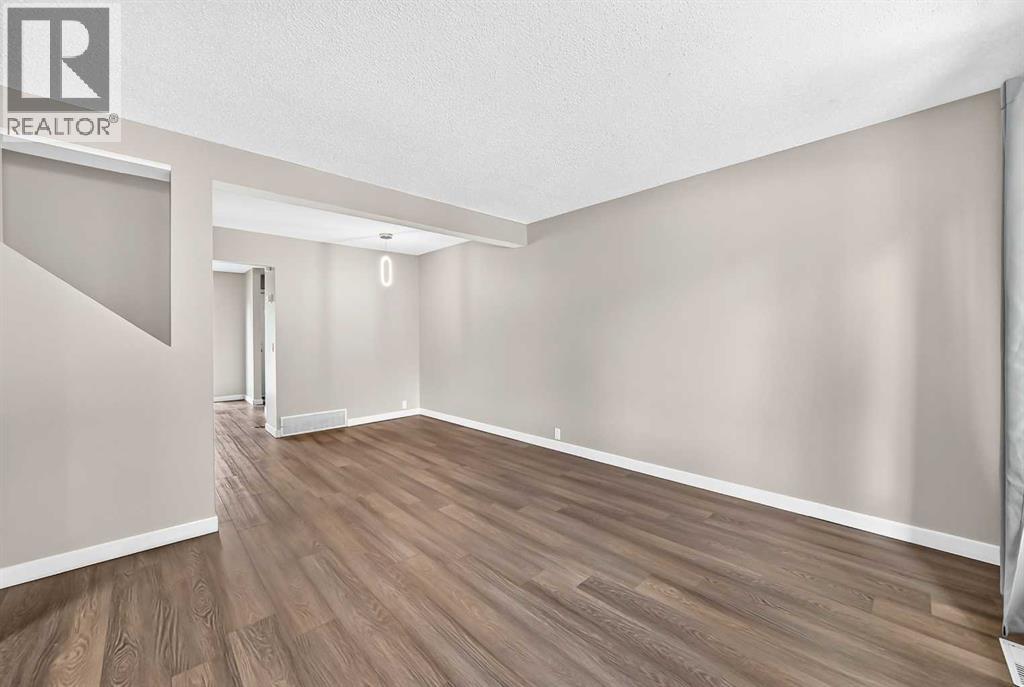96 Erin Woods Boulevard SE, Calgary, Alberta  t2b 2r1 - Photo 8 - A2331671