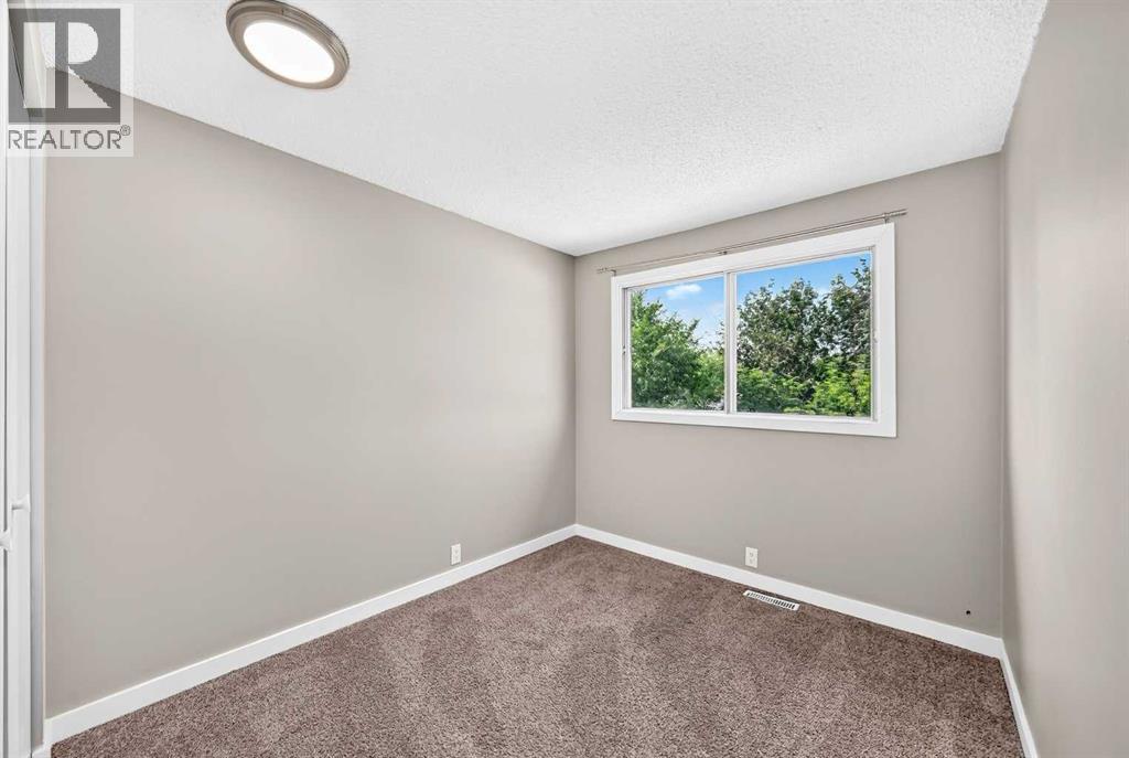 96 Erin Woods Boulevard SE, Calgary, Alberta  t2b 2r1 - Photo 18 - A2331671