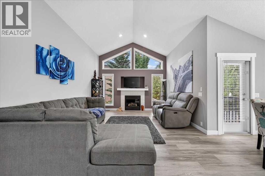 212 Cresthaven Place SW, Calgary, Alberta  T3B 5W4 - Photo 3 - A2337136