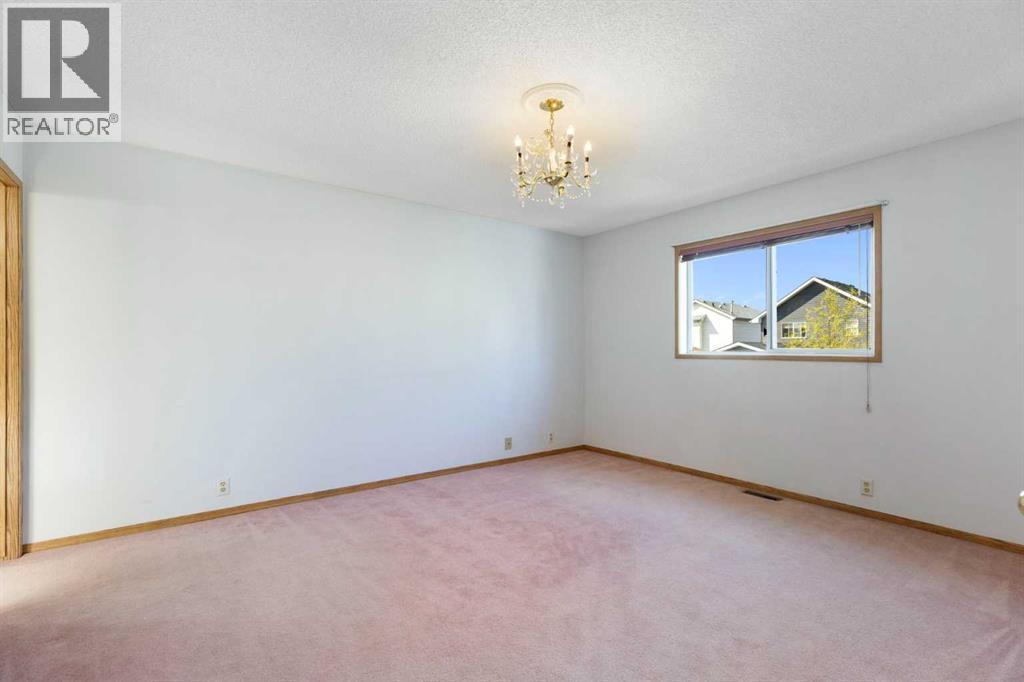90 Martinridge Crescent NE, Calgary, Alberta  T3J 3M4 - Photo 21 - A2337975