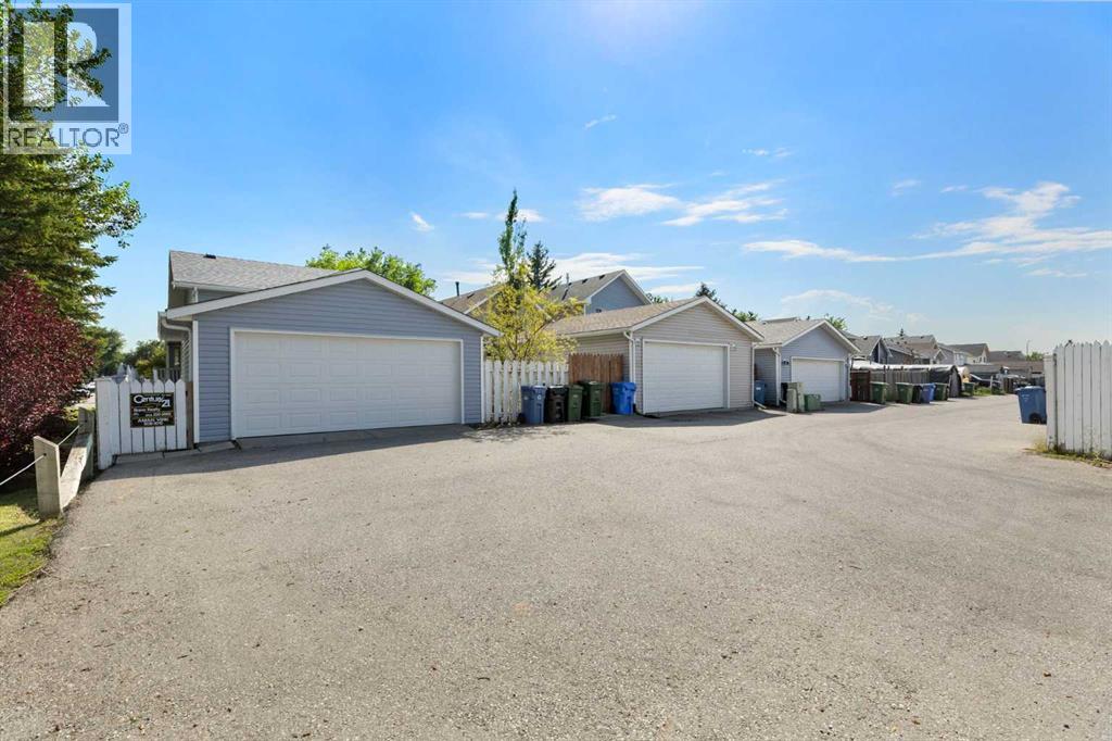 90 Martinridge Crescent NE, Calgary, Alberta  T3J 3M4 - Photo 36 - A2337975