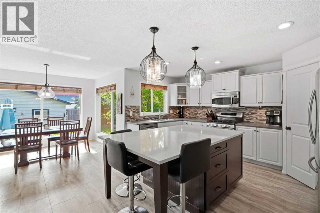 249 Inverness Park SE, Calgary, Alberta T2Z 3K7 - Photo 5 - A2338536