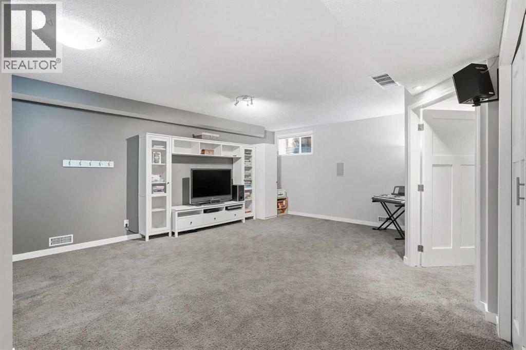 249 Inverness Park SE, Calgary, Alberta T2Z 3K7 - Photo 7 - A2338536