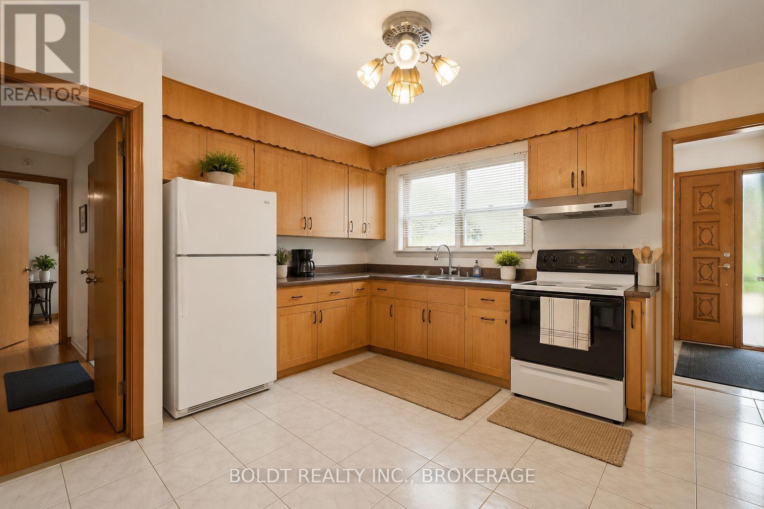 5568 Drummond Road, Niagara Falls, Ontario  L2G 4L3 - Photo 4 - X13683874