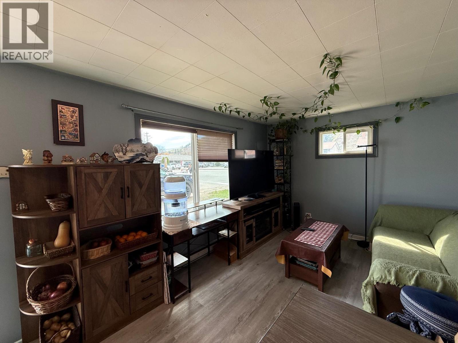 13602 Spencer Avenue, Summerland, British Columbia  V0H 1Z0 - Photo 3 - 10384064