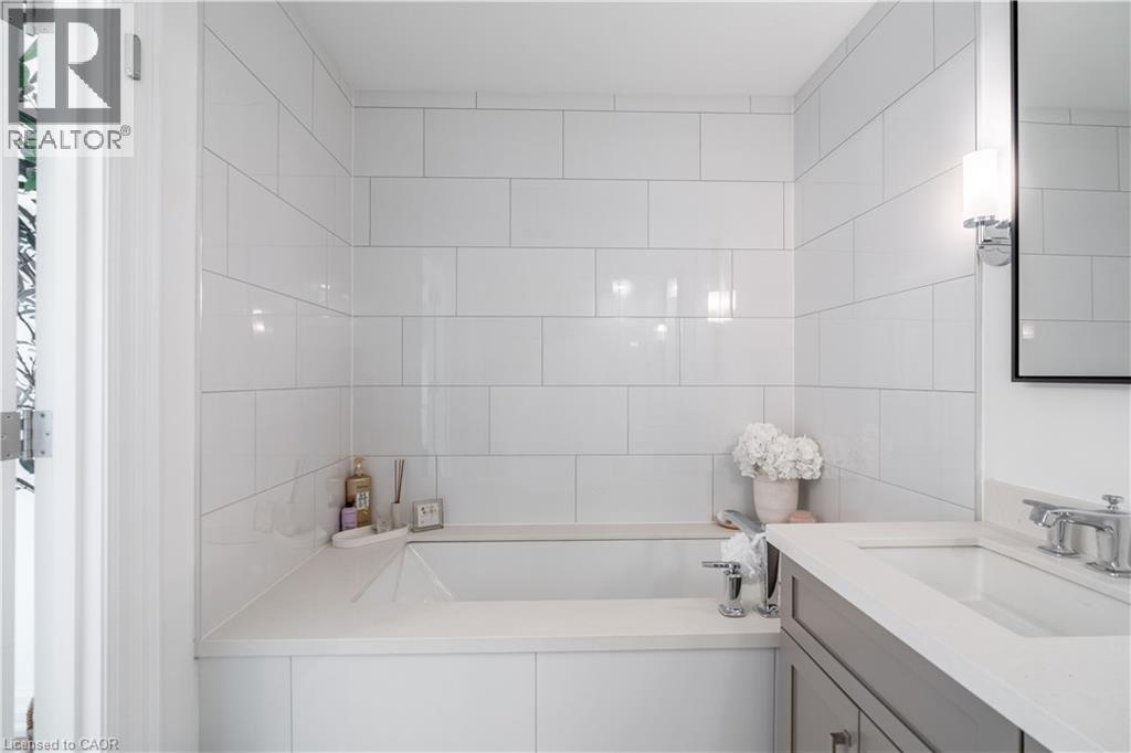 2060 Lakeshore Road Unit# 304, Burlington, Ontario  L7R 0G2 - Photo 13 - 40855106