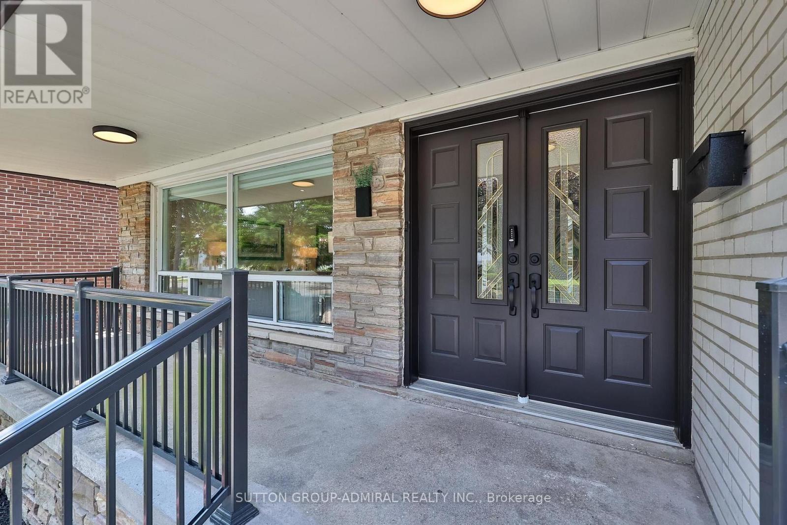 256 Torresdale Avenue, Toronto, Ontario  M2R 3E8 - Photo 4 - C13692370