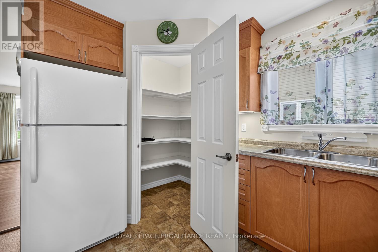 10726 West End Terrace E, South Dundas, Ontario  K0E 1K0 - Photo 15 - X13692342