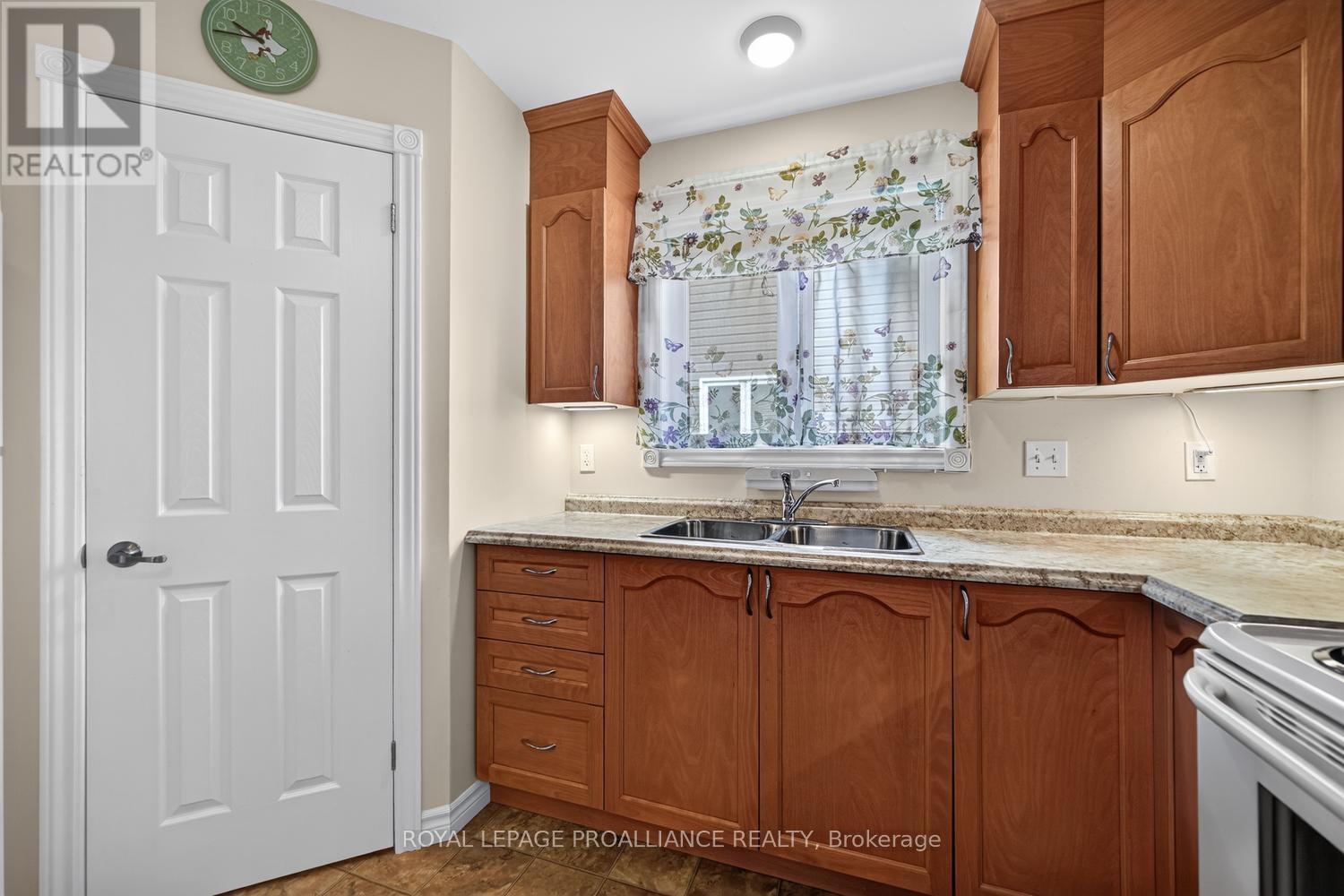 10726 West End Terrace E, South Dundas, Ontario  K0E 1K0 - Photo 16 - X13692342