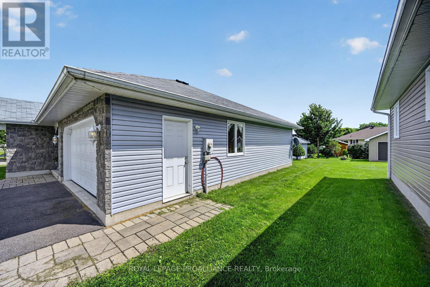 10726 West End Terrace E, South Dundas, Ontario  K0E 1K0 - Photo 29 - X13692342