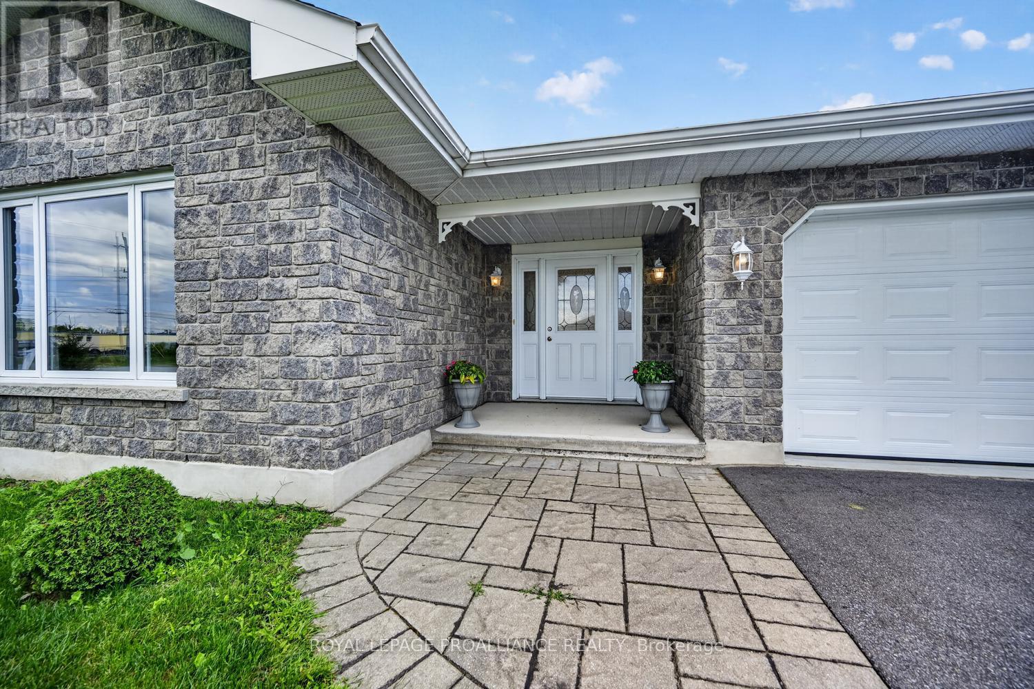 10726 West End Terrace E, South Dundas, Ontario K0E 1K0 - Photo 5 - X13692342