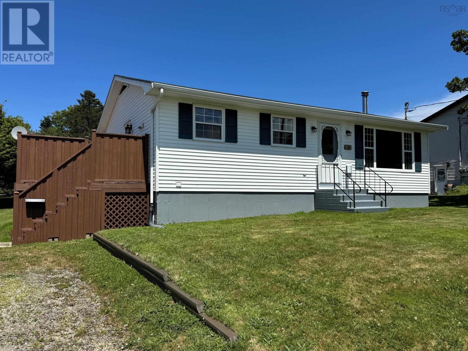 38 Hibernia Street, Yarmouth, Nova Scotia B5A 2M6 - Photo 3 - 202614052