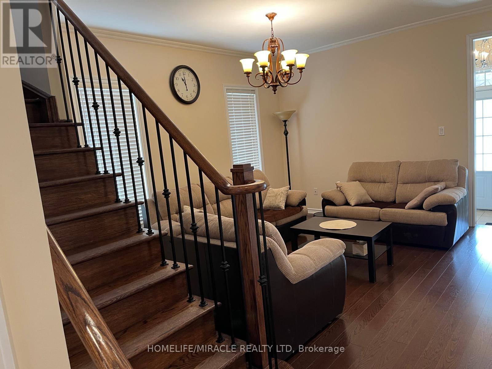 8 Sculptor Street, Brampton, Ontario L6P 3H5 - Photo 3 - W13685082