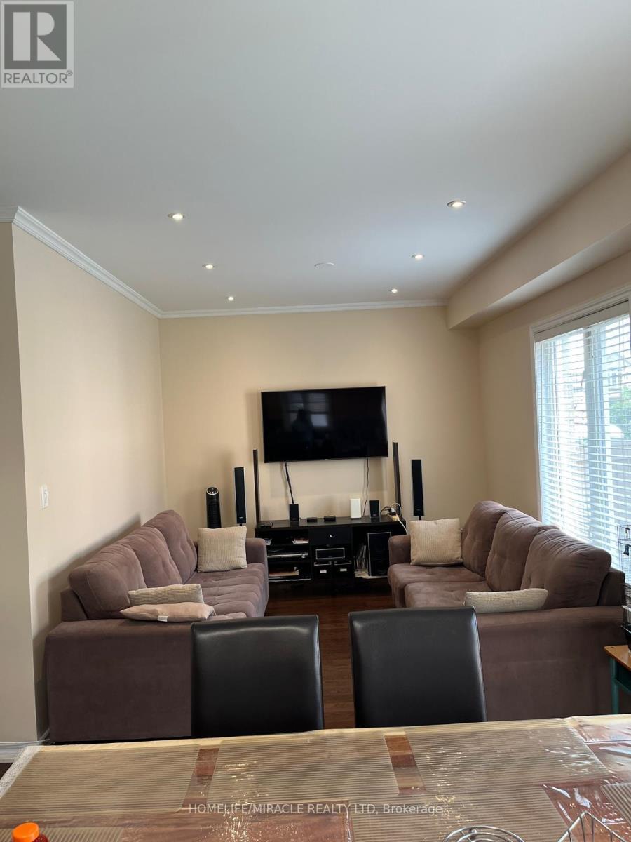 8 Sculptor Street, Brampton, Ontario L6P 3H5 - Photo 5 - W13685082