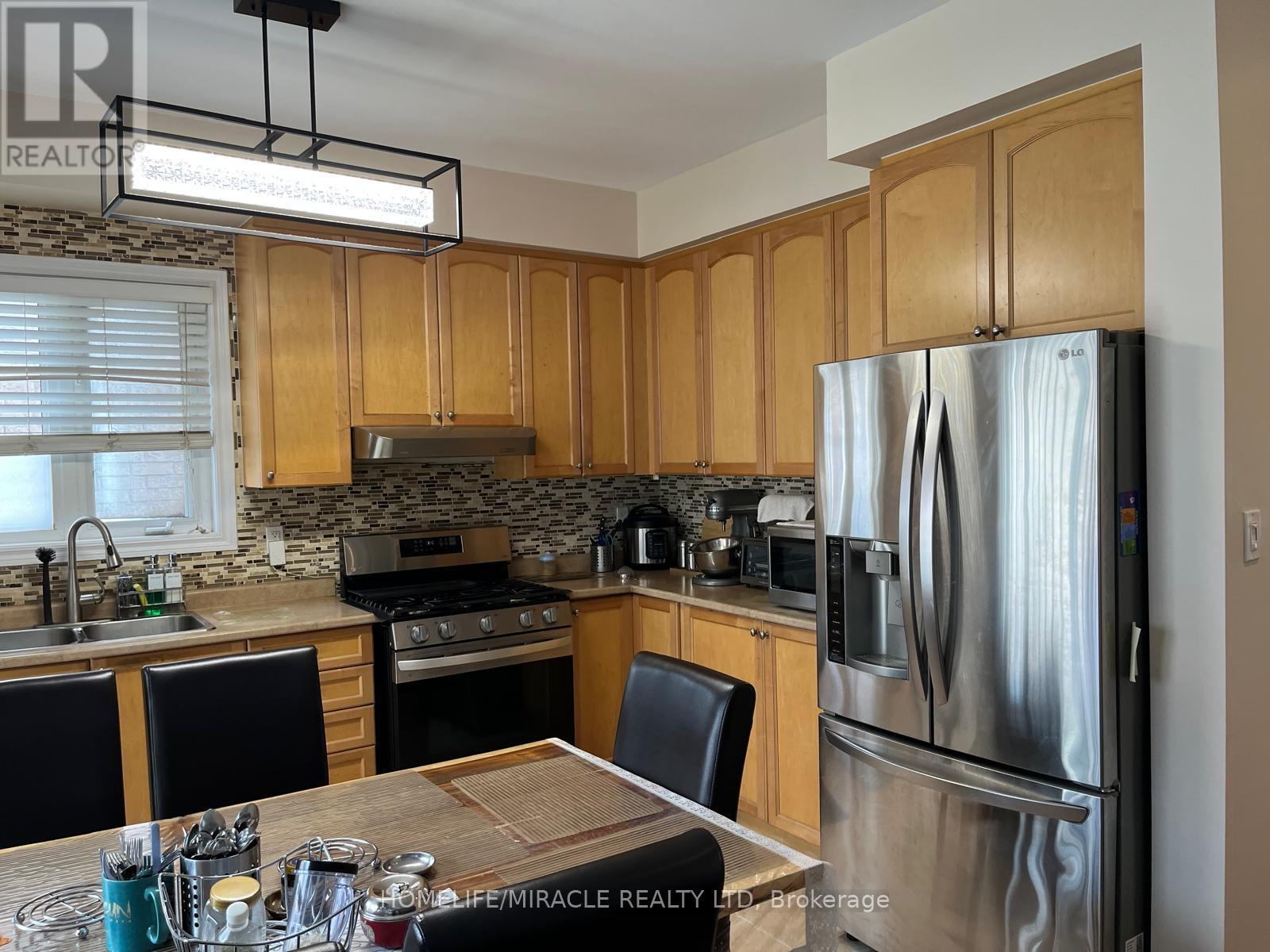 8 Sculptor Street, Brampton, Ontario L6P 3H5 - Photo 6 - W13685082
