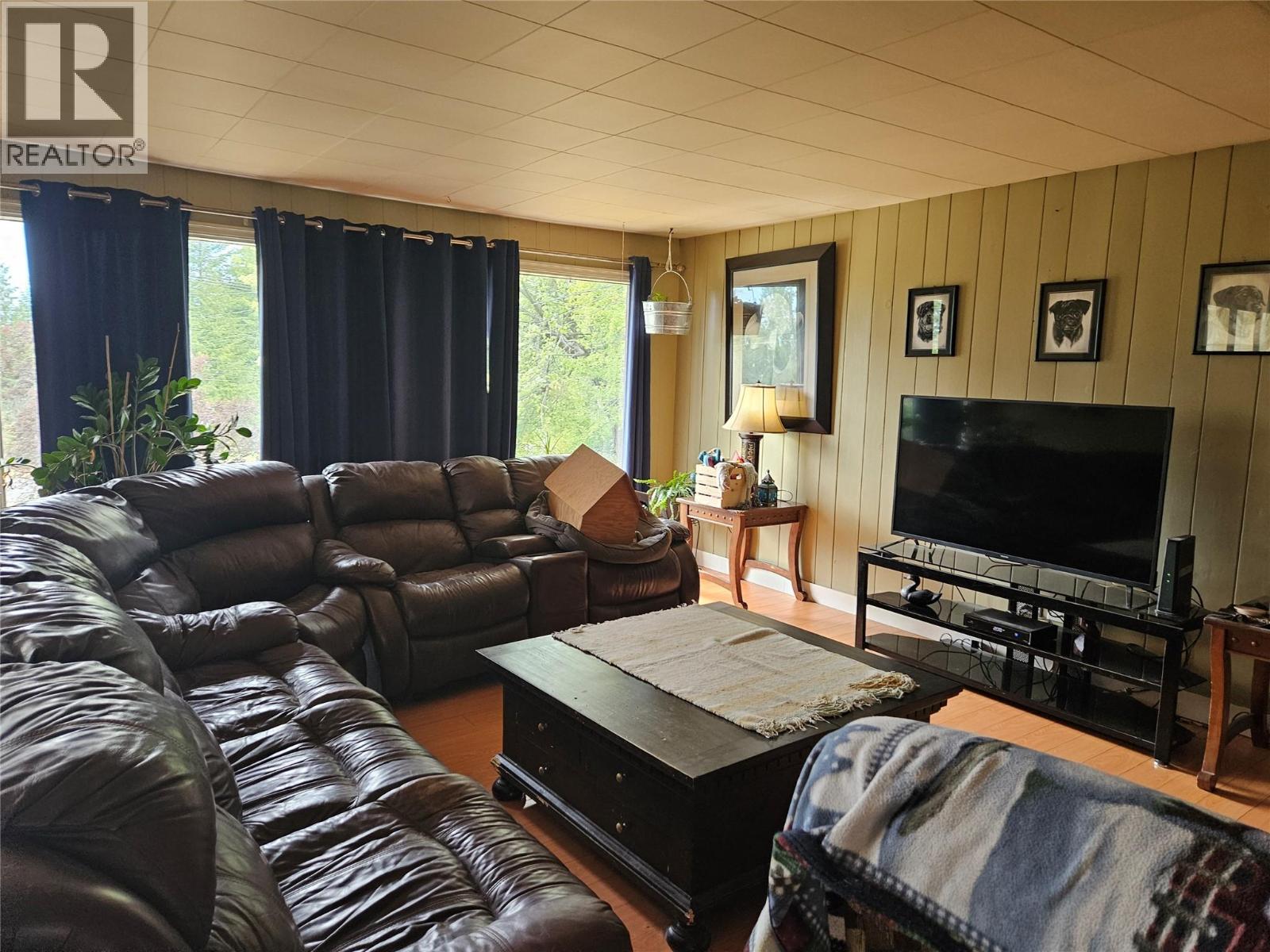 384 6 Highway S, Nakusp, British Columbia  V0G 1R1 - Photo 2 - 10398059