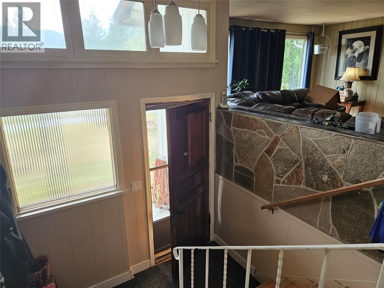 384 6 Highway S, Nakusp, British Columbia  V0G 1R1 - Photo 8 - 10398059