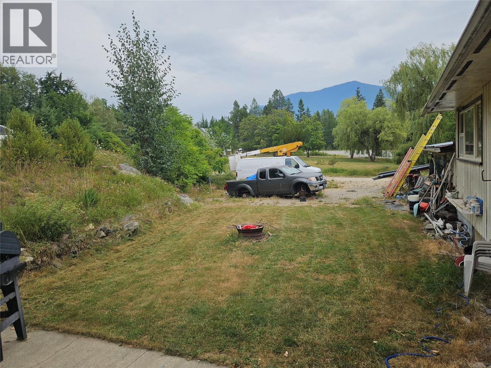 384 6 Highway S, Nakusp, British Columbia  V0G 1R1 - Photo 14 - 10398059