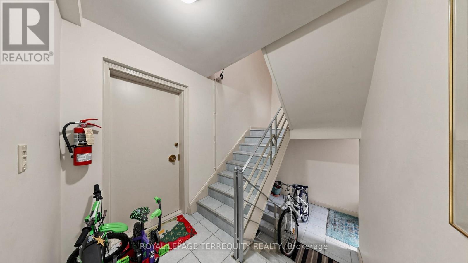 321 Lakeshore Road E, Mississauga, Ontario  L5G 1H3 - Photo 14 - W13174128