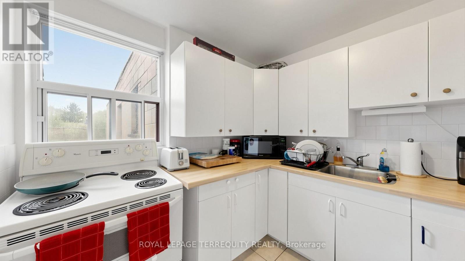 321 Lakeshore Road E, Mississauga, Ontario  L5G 1H3 - Photo 17 - W13174128